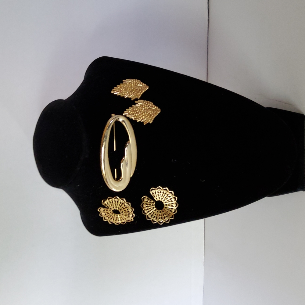 Lot of three vintage inspired jewelry.
